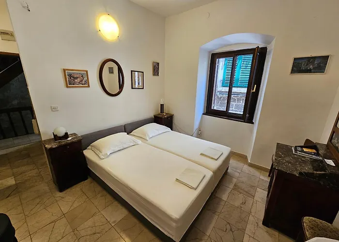 Center Room D16 In The Ancient Roman Palace