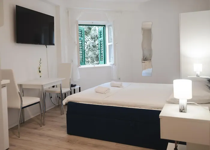 Apartment Marinis