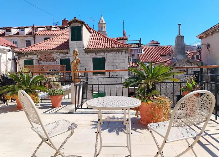 Luxury 2 Bedroom-2 Bathroom Apartment & Studio App With Rooftop Terrace
