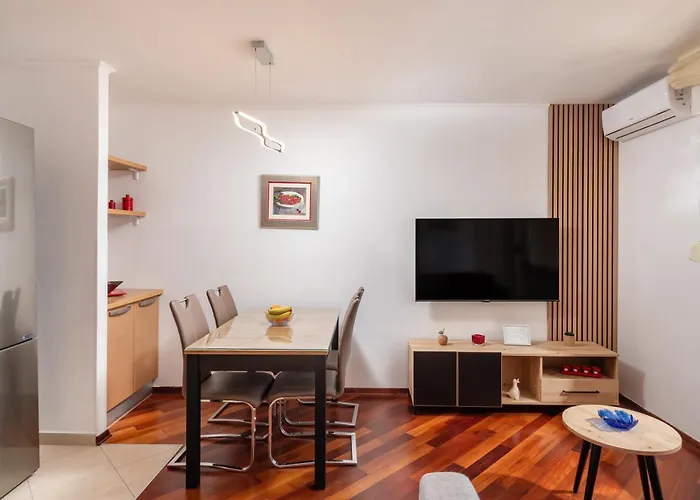 Big Modern Two - Bedroom Apartment With Sea View And Balcony - Spalato