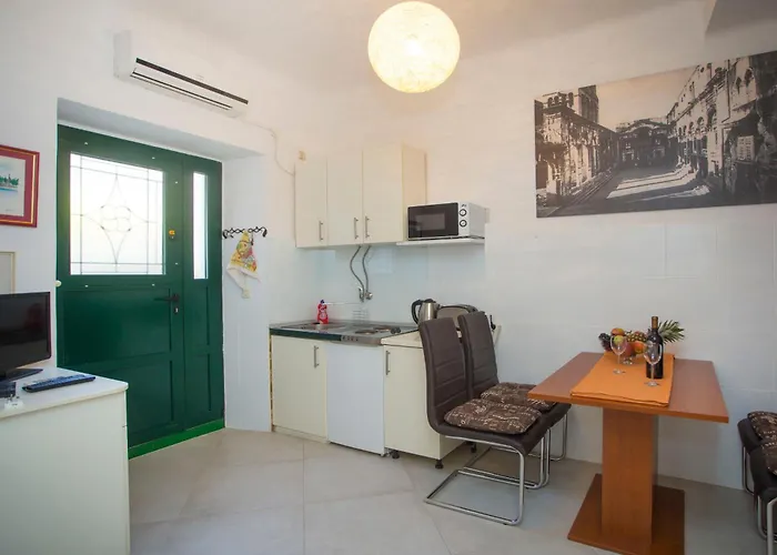 Apartment Zdrav - With Big Terrace