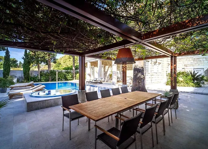 Exclusive Seafront Villa 5 Bedrooms Villa Mestro Outdoor Pool Magical Sea Views Split