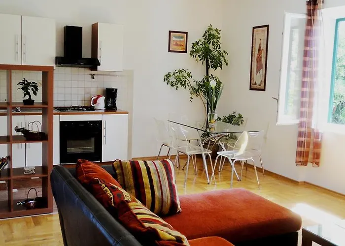 Luxurious Djuran Apartment