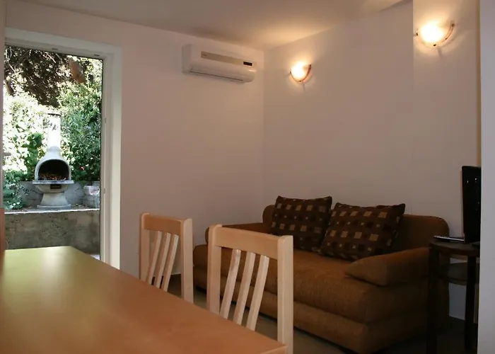 Apartments Mrduljas