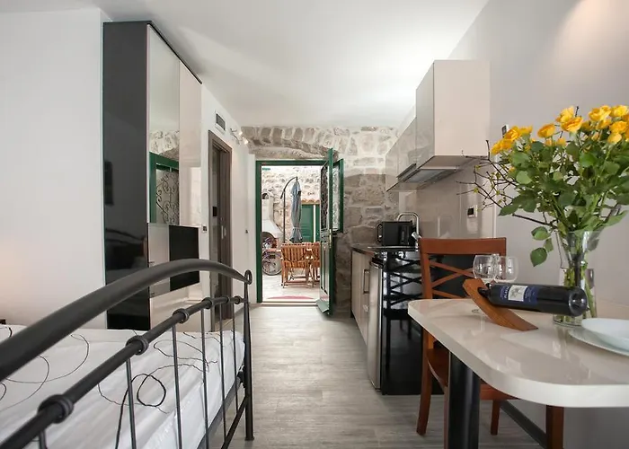Apartments & Room Kartolina