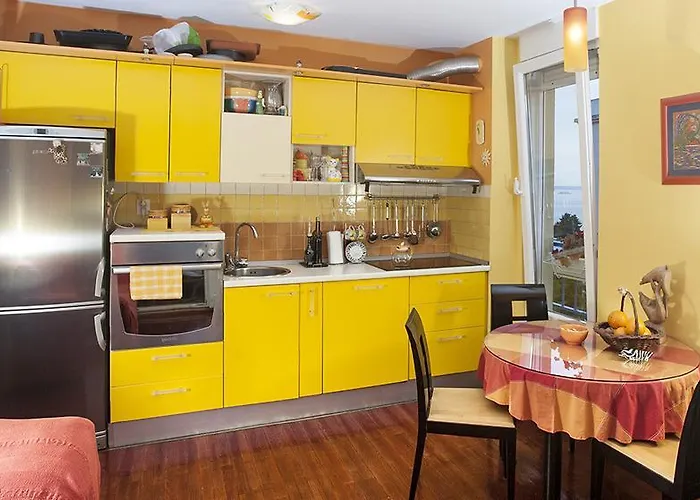 Apartment Sunny Yellow - With Balcony And Parking Place,