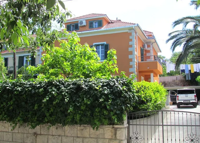 Apartment Bacvice Holiday With Free Parking