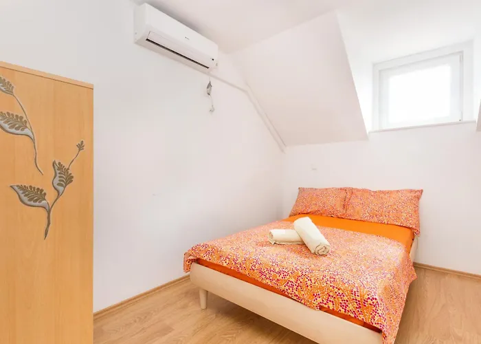 Apartments Bepina- 5 Mins From The Center