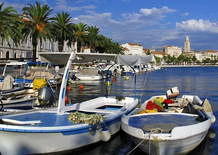 Apartment Aspalathos Centar - City Center, A Few Minutes\' Walking Distance To The Unesco Palace, Parking Lot In Front Of The Apartment