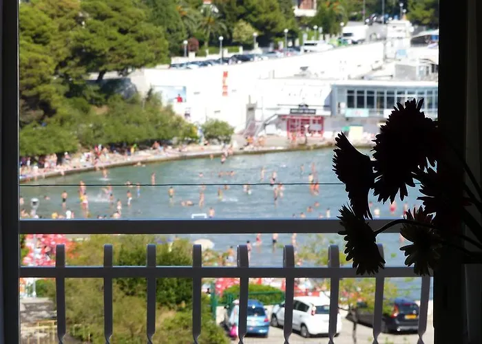 Beach Apartment Bacvice