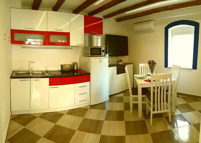Karmen\'s Apartment One