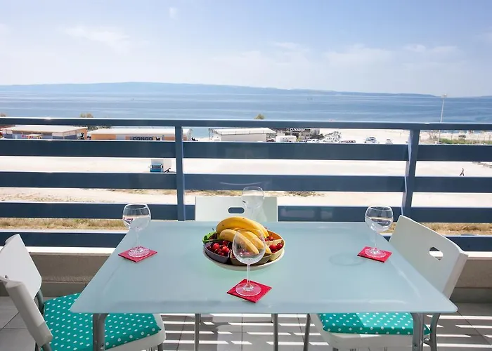 Luxury Beach Front Apt With Seaside View And Free Parking