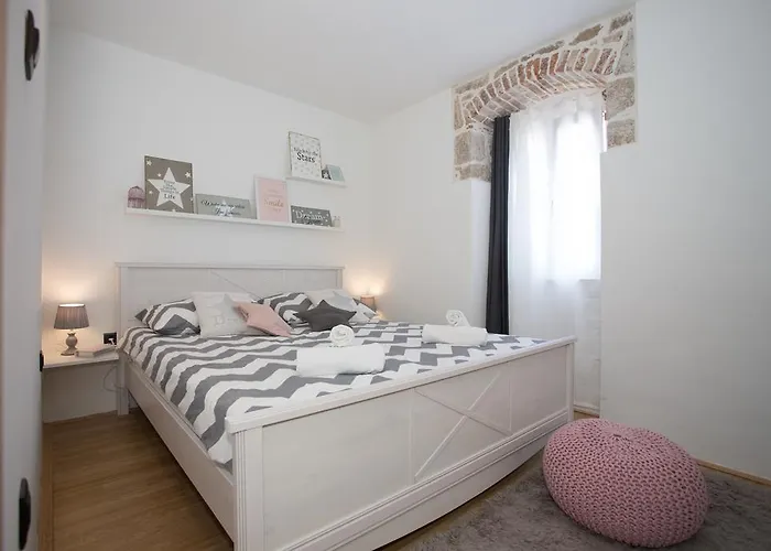 Apartment Vertigo