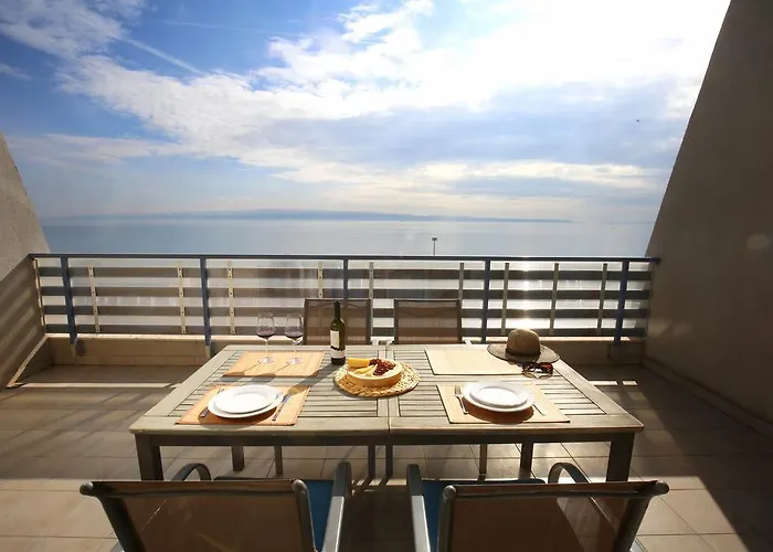 Split On The Beach, 2 Floors & Wide Terrace