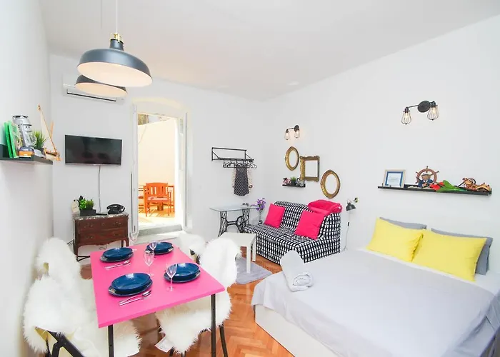 Fab \'N\' Chic Apartments