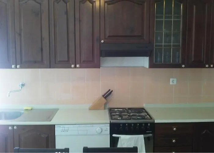 Tony Apartment Split