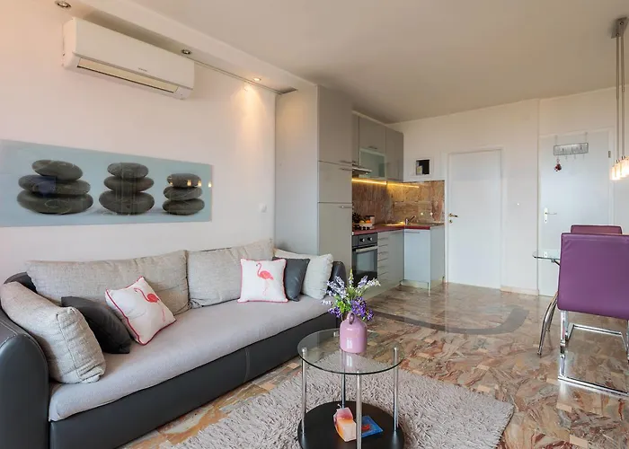 Panoramic City Apartment