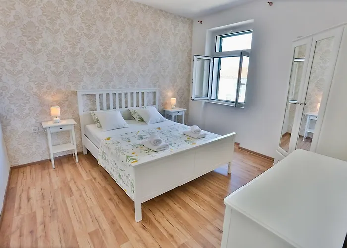 Mana2 Apartment Split Centre