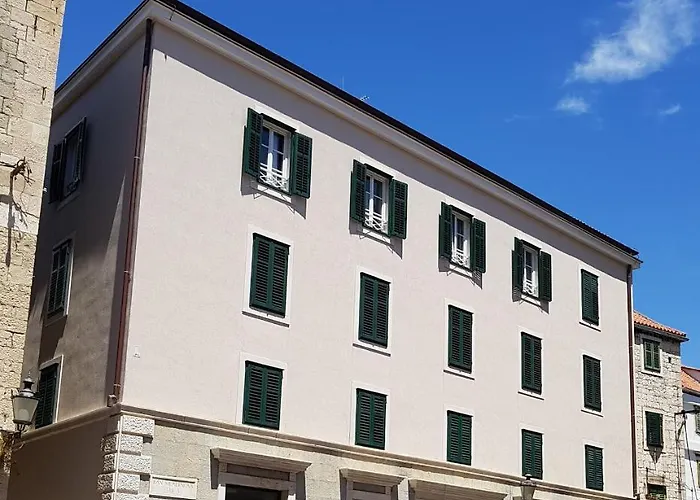 Split Promenade Apartments