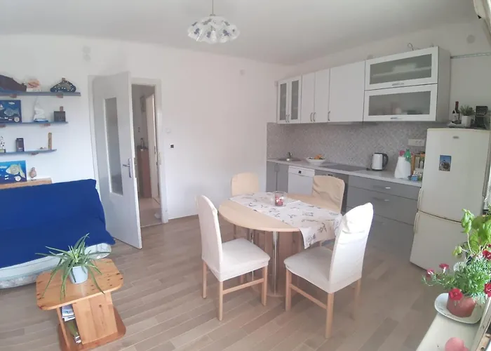 Nina, Apartment In City Centre