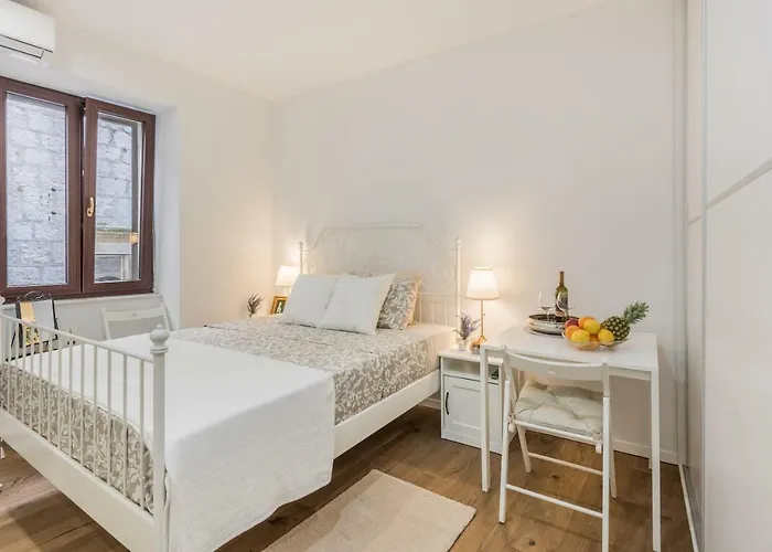Mediterranean Vintage Room