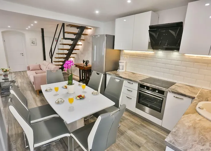Luxury Apartment Lioness