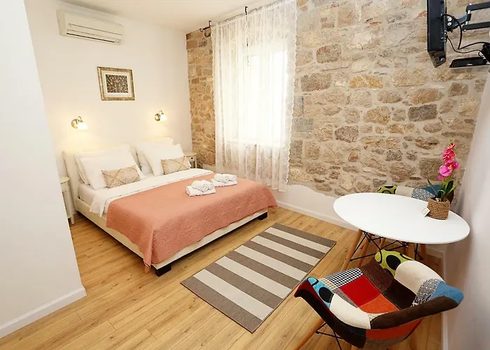 Split Old Town Suites