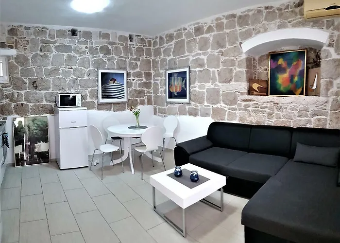 Karmen\'S Apartment Two