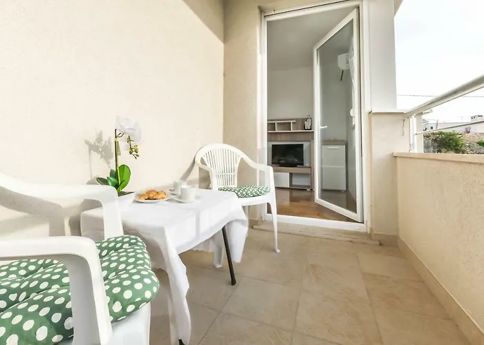 Apartment Znjan
