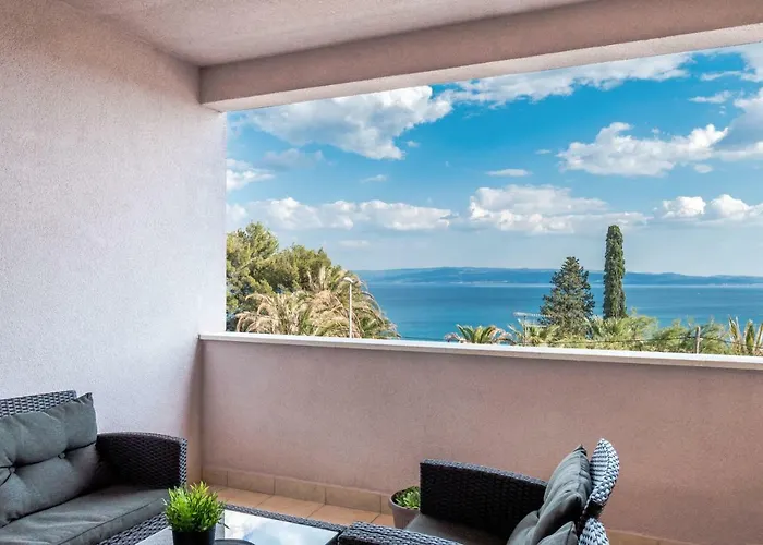 Apartment With Beach View, Magis Red