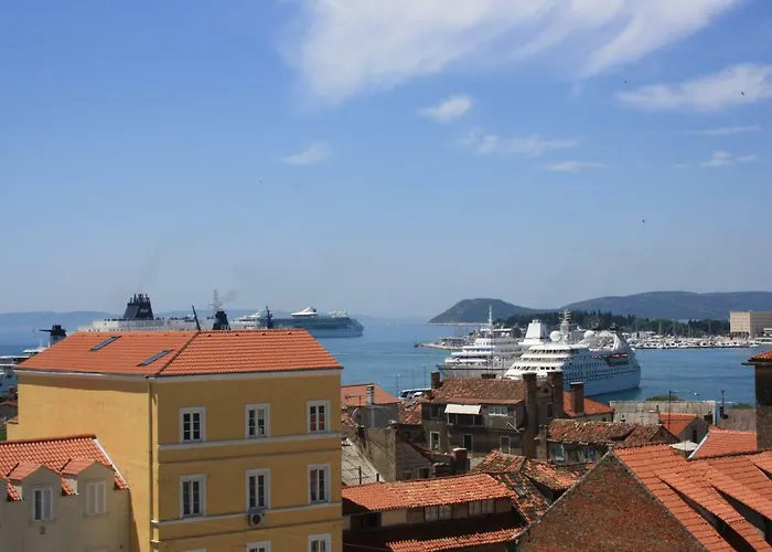 King\'S View Apartment