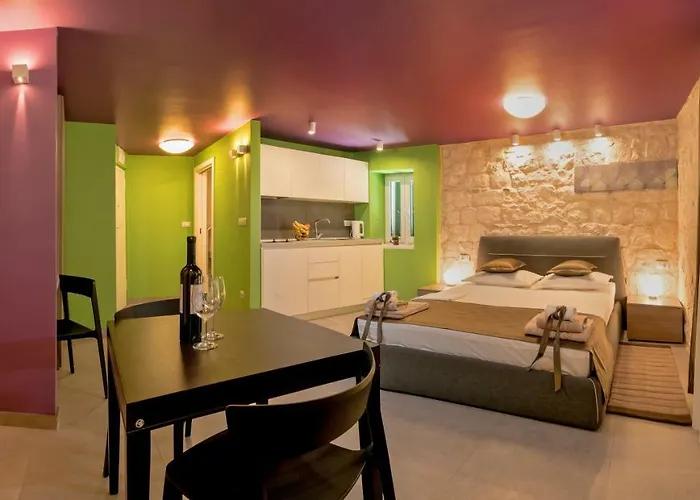 Annie\'S Stone Studio & Room