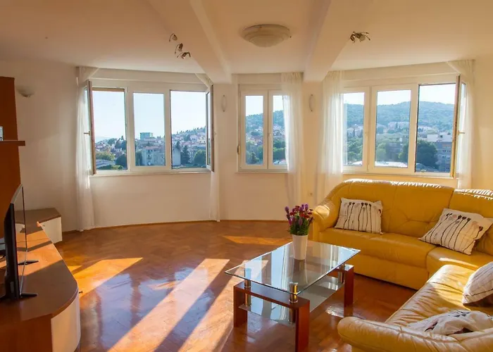 Spacious Apartment In City Center