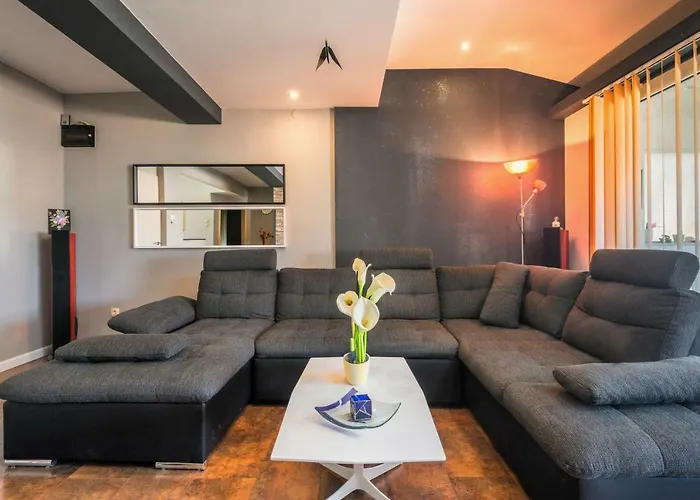 Boki Apartment Split