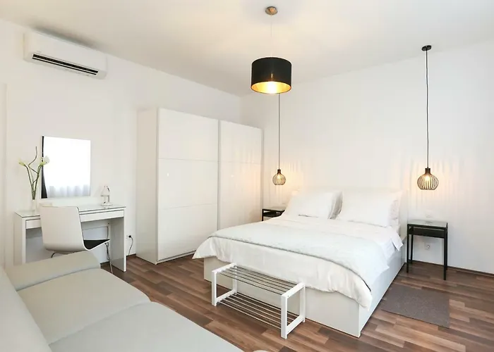 Marton & Martinis Superior Apartments - Spacious One-Room Apartments - Excellent Location Within Walking Distance Of Diocletian\'S Palace And Bacvice Beach - The Best Restaurants Within Walking Distance - Buralux Properties