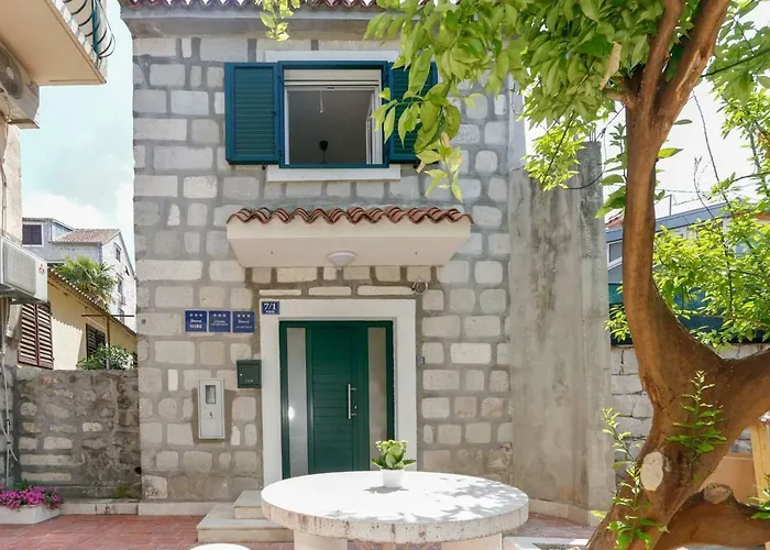 Apartments And Rooms Stone House