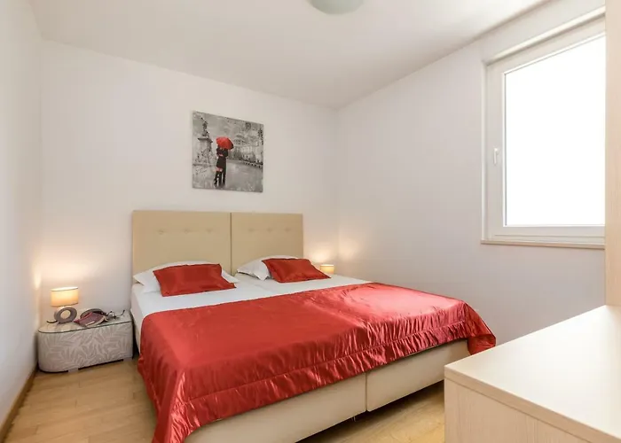 Apartment Marcela With Private Parking