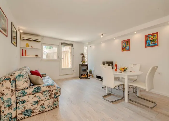 Rose Apartment