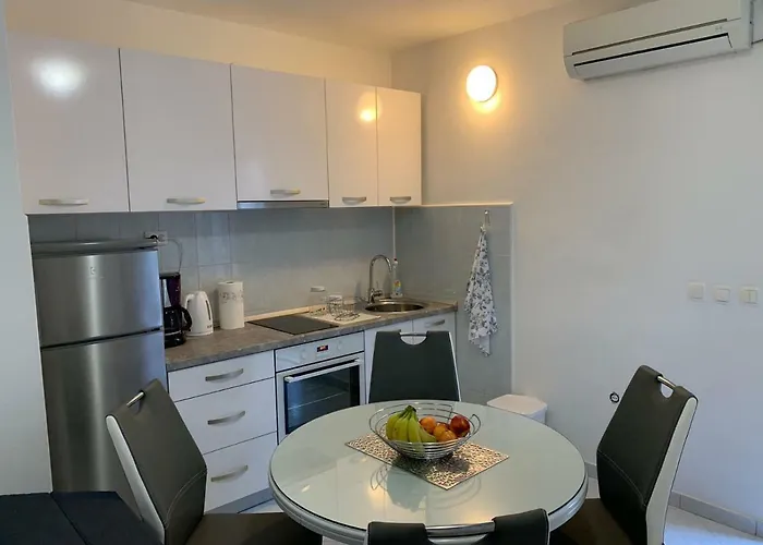 Dena Apartmani