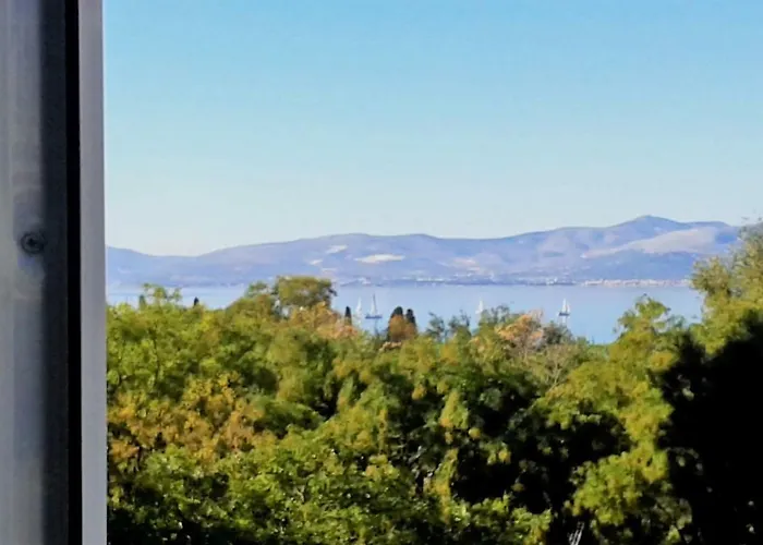 Blue Sea View Apartment