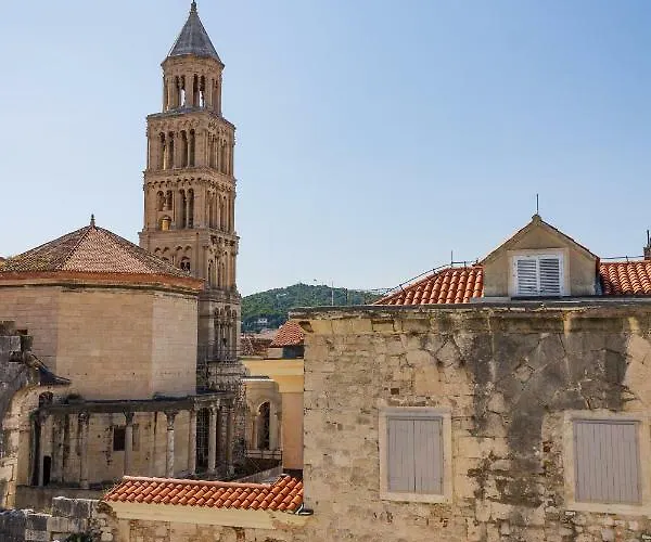 Split Palace View
