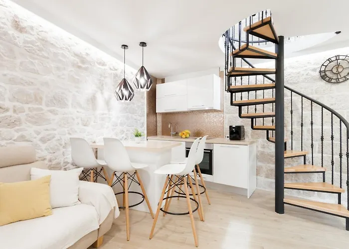 House Rokastone