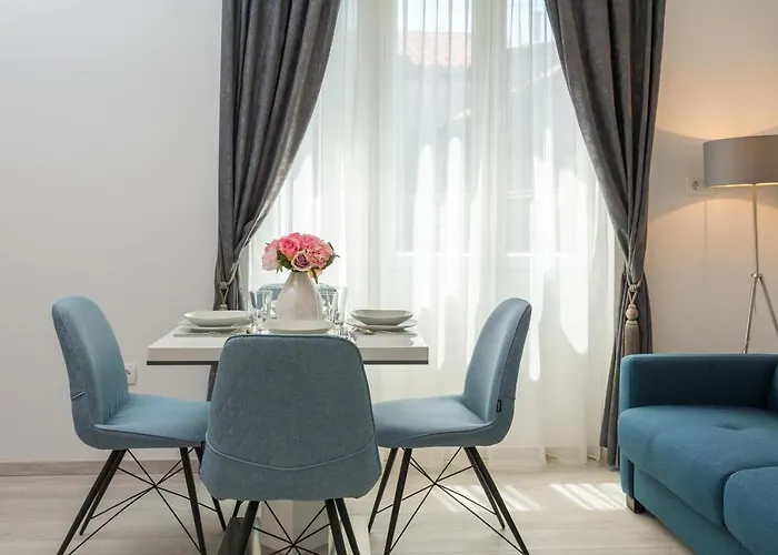 Luxury Studios & Rooms Seven