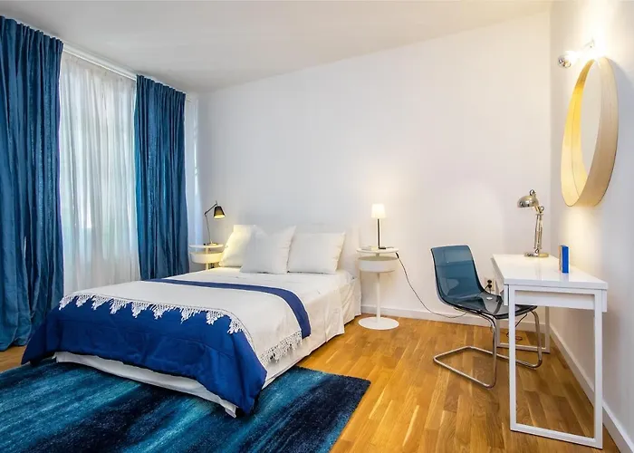 Minimalist Hidden Gem Spacious Flat In Center