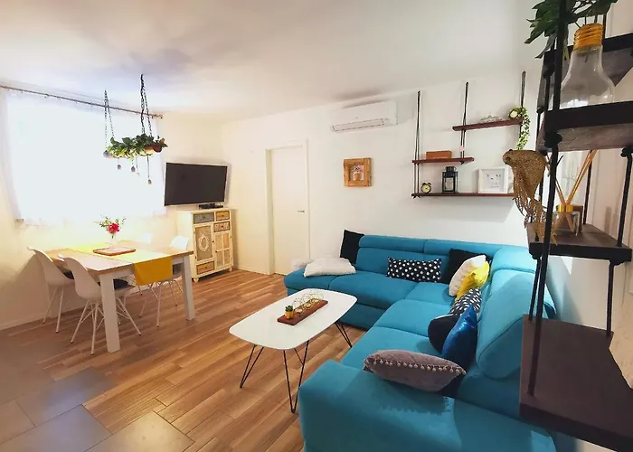 Colors Apartment Split