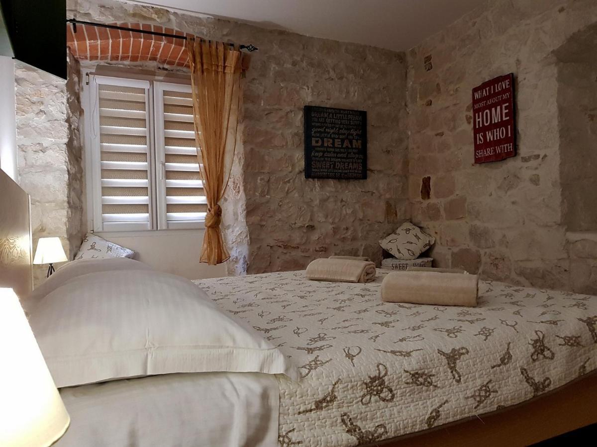 Villa Nautica Stone House Apartment *