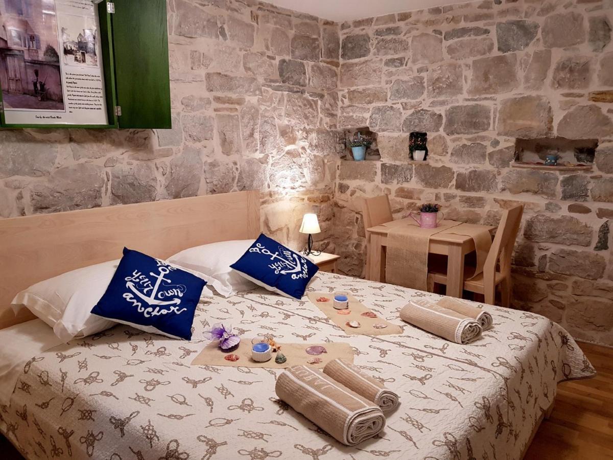 Villa Nautica Stone House Apartment
