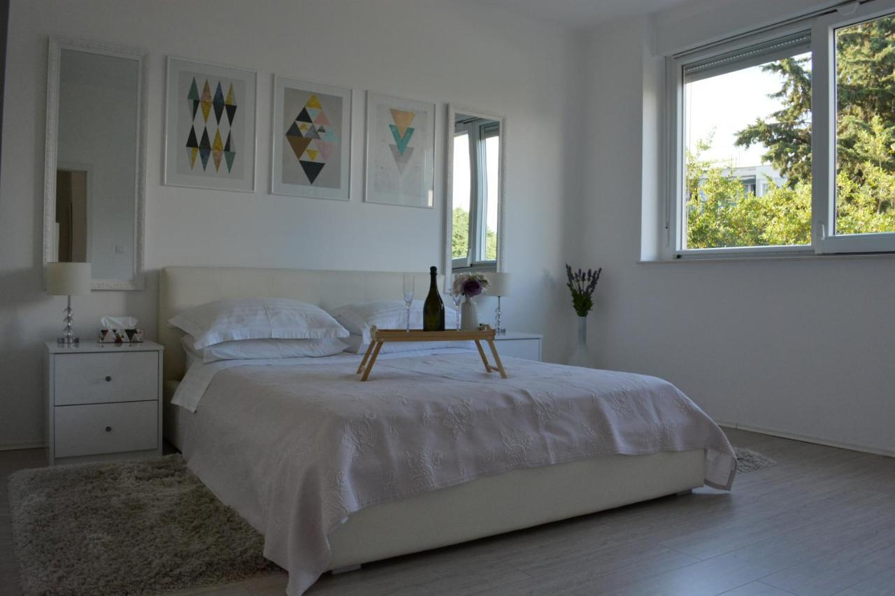Seven Apartment *