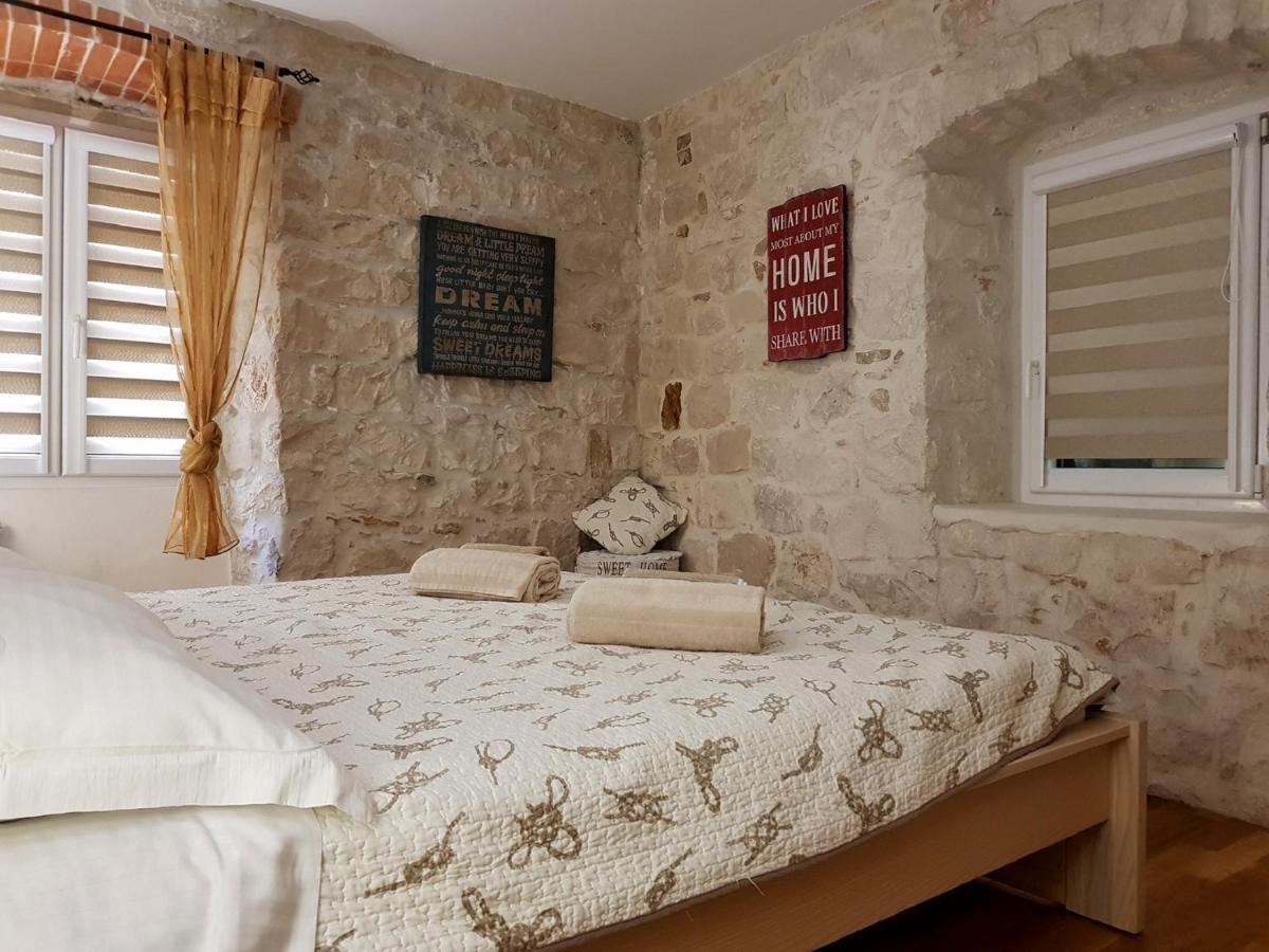 Villa Nautica Stone House Apartment