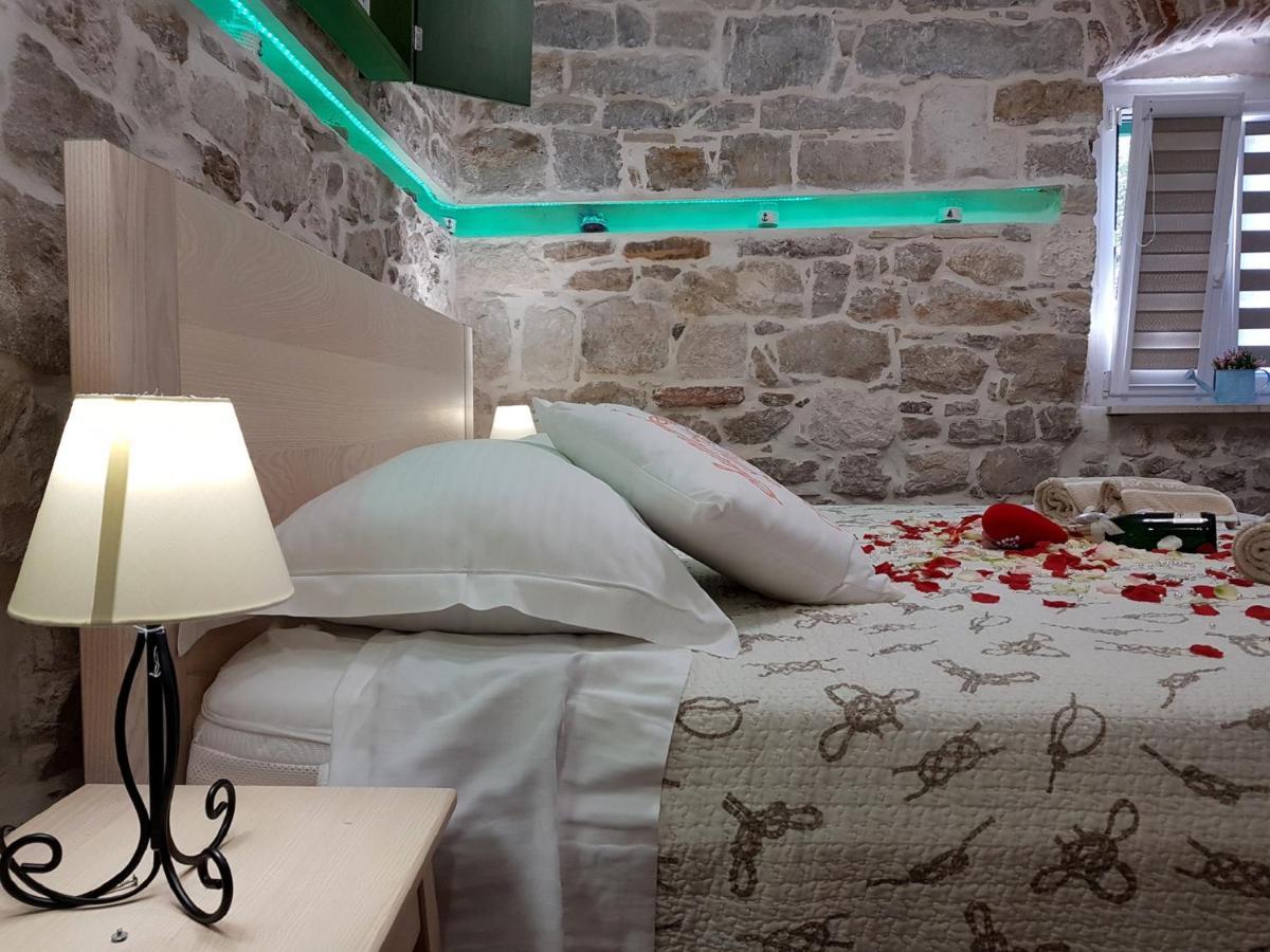 Villa Nautica Stone House Split